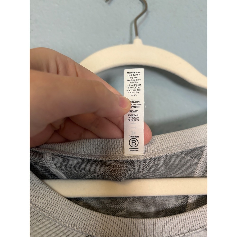 Athleta Momentum Seamless Top Long Sleeve Grey White Zebra Print Size Small - Picture 6 of 6